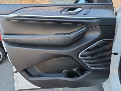 2022 Jeep Grand Cherokee Overland 4x2