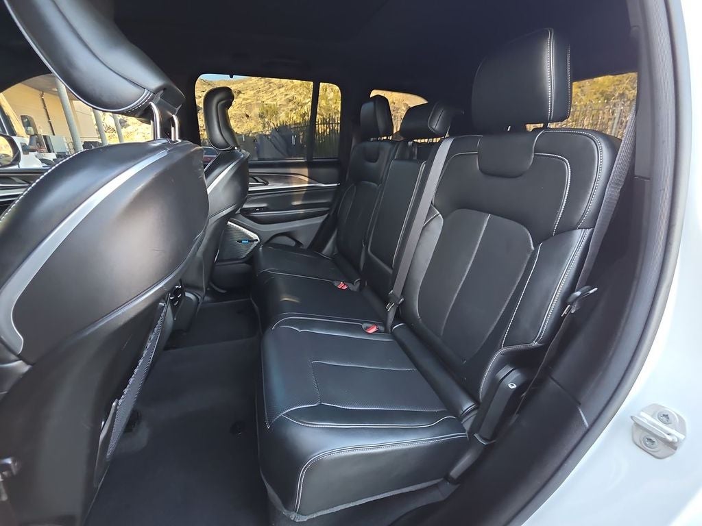 2022 Jeep Grand Cherokee Overland 4x2