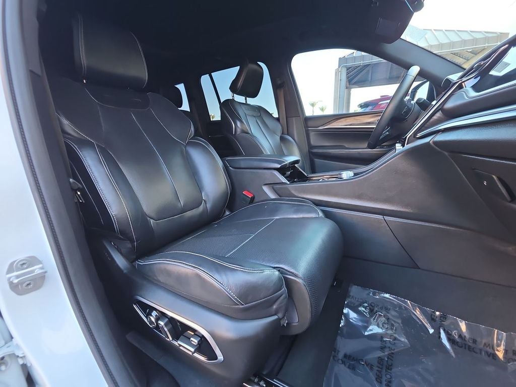 2022 Jeep Grand Cherokee Overland 4x2