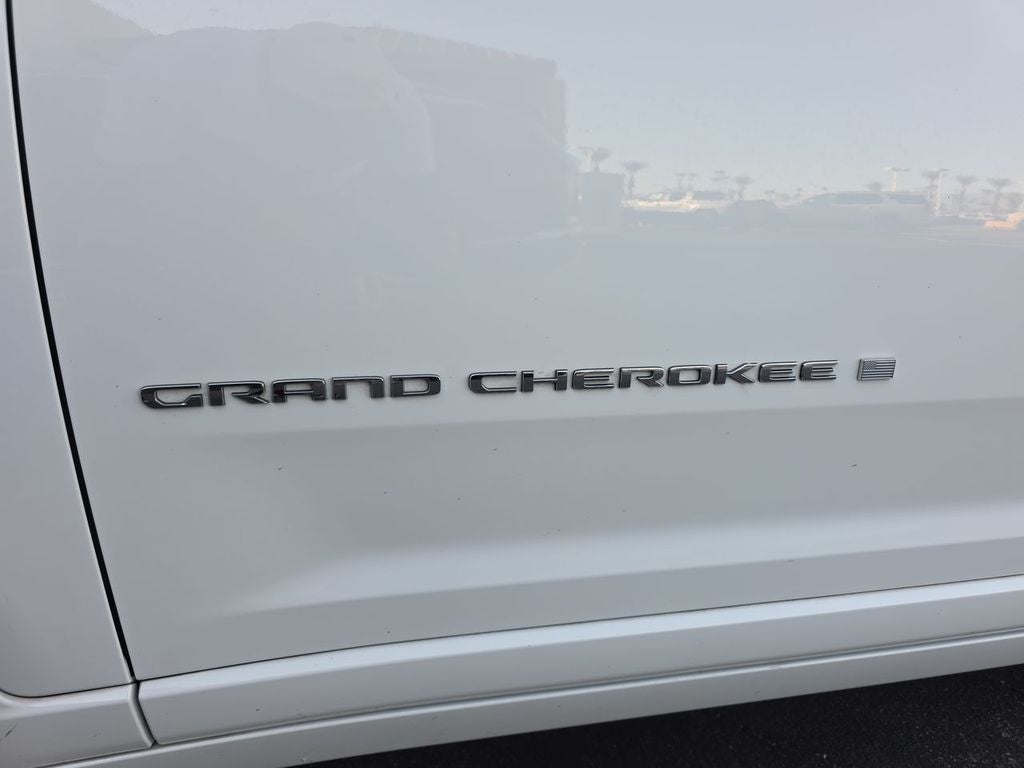 2022 Jeep Grand Cherokee Overland 4x2
