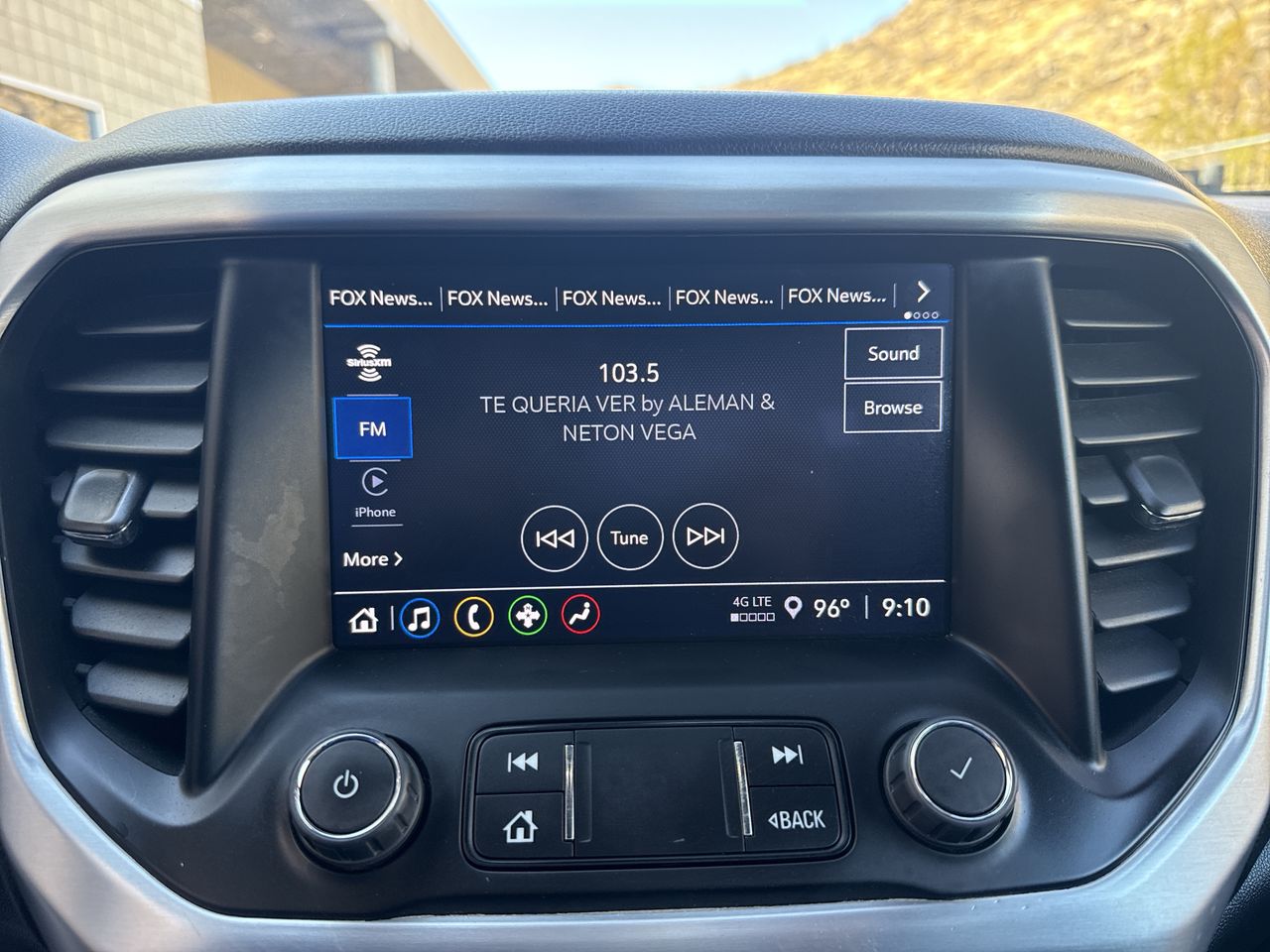 2023 GMC Acadia SLE