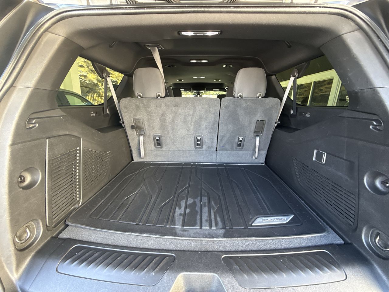 2022 Chevrolet Suburban LS
