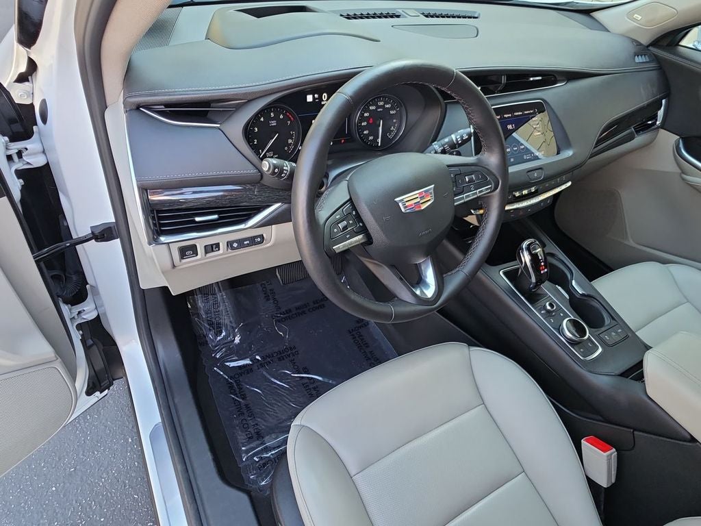 2023 Cadillac XT4 Premium Luxury