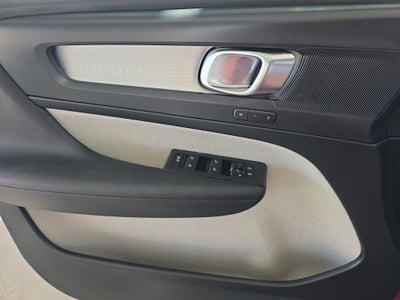 2019 Volvo XC40 Momentum