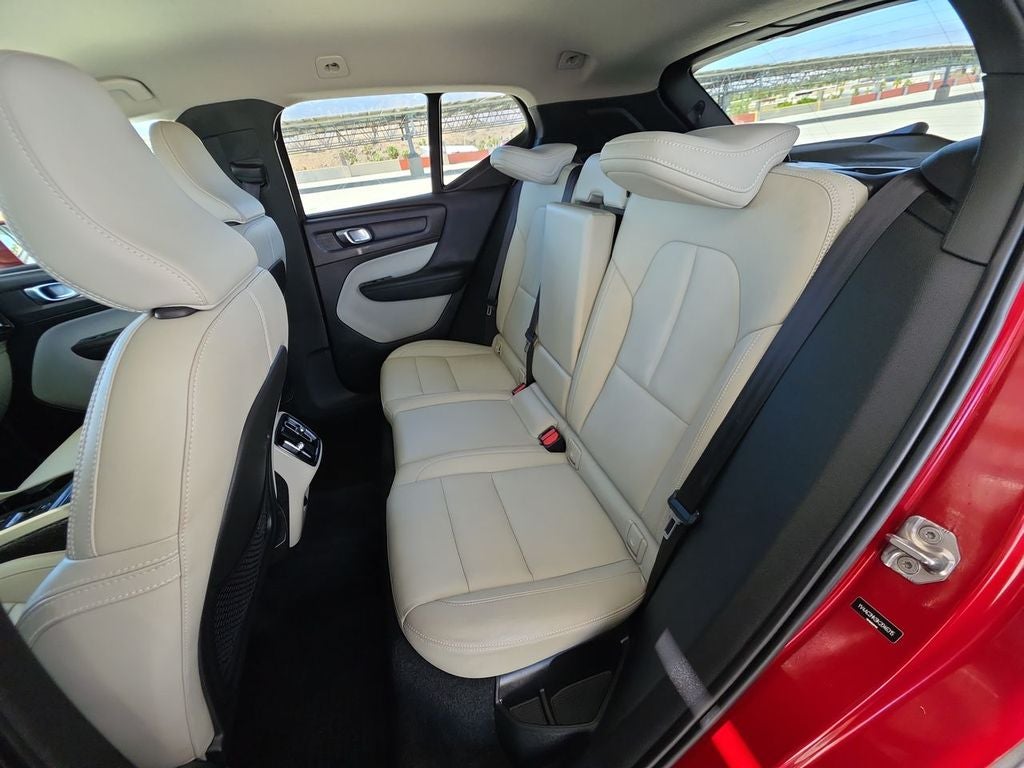 2019 Volvo XC40 Momentum