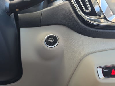 2019 Volvo XC40 Momentum