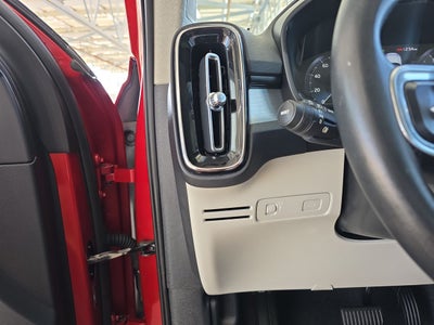 2019 Volvo XC40 Momentum