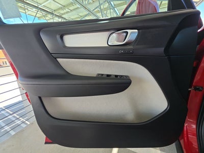 2019 Volvo XC40 Momentum