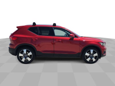 2019 Volvo XC40 Momentum